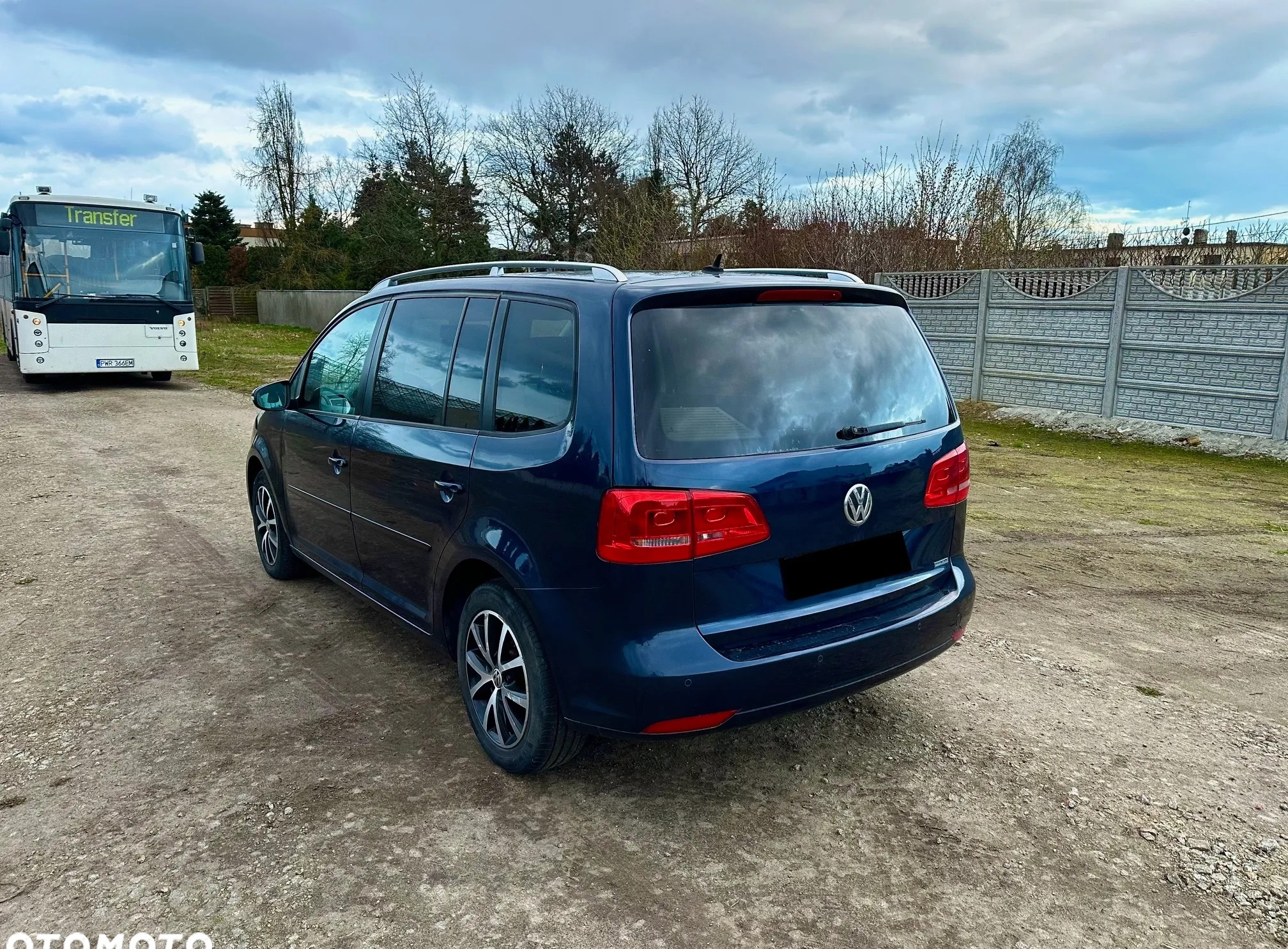 Volkswagen Touran cena 36500 przebieg: 176000, rok produkcji 2011 z Pleszew małe 46